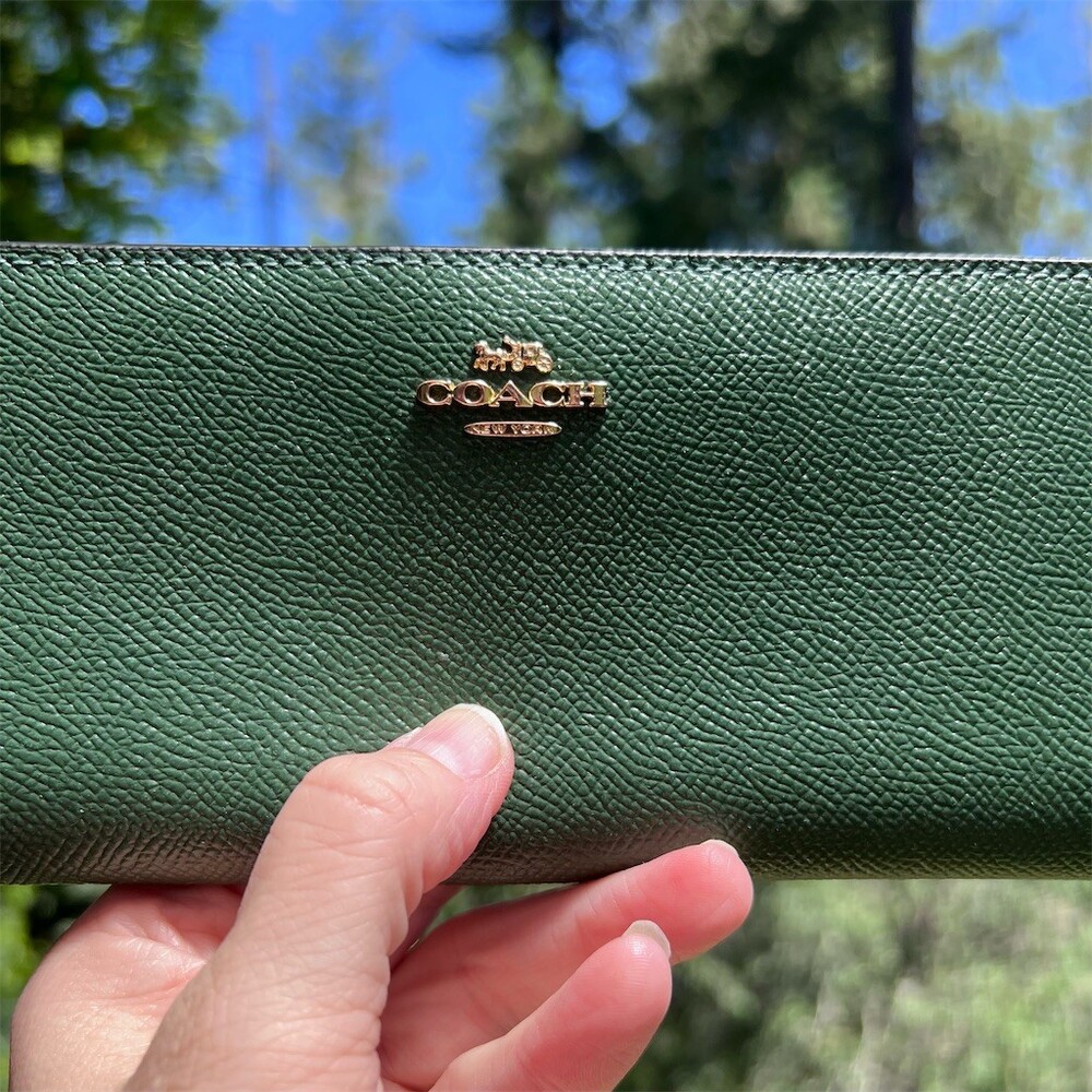 COACH Green Crossgrain Bifold Leather Wallet with Gold Hardware AUTHENTIC - Picture 7 of 8